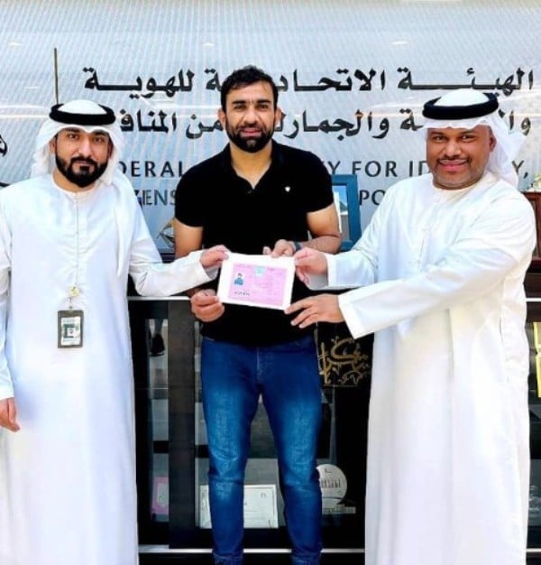 Iftikhar Ahmed (centre) receiving his Golden Visa for Dubai