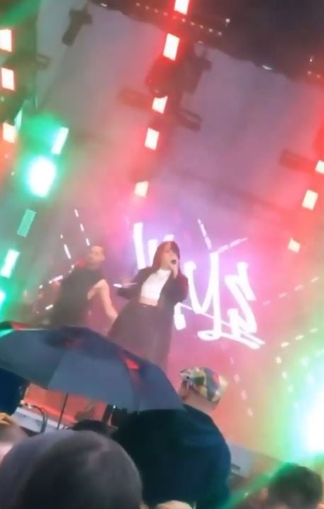 Iris Gonska performing on stage