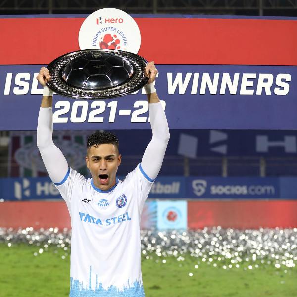 Ishan Pandita with 2021-2022 ISL Shield Trophy