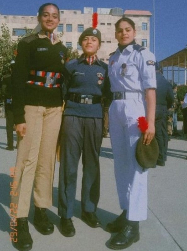 Ishita Shukla (extreme left) with her friends during her participation in the PM Modi