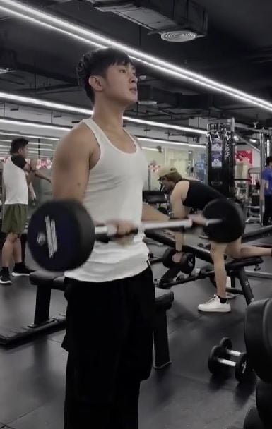 JM Ibarra working out at the gym