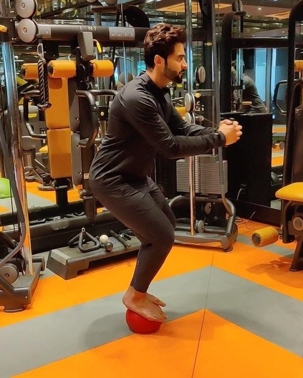Jackky Bhagnani while working out in a gym