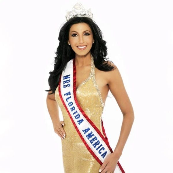 Jaclyn Stapp crowned as the Mrs Florida America 2008