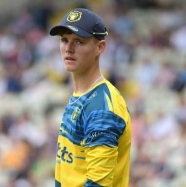 Jacob Bethell after signing a deal with Warwickshire