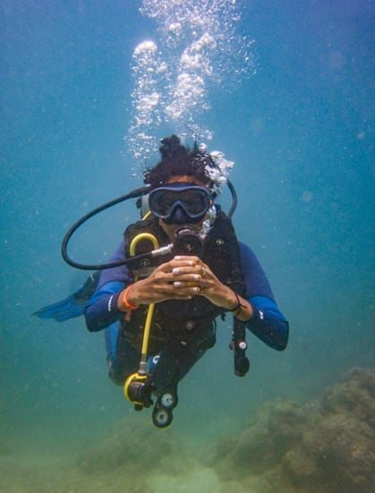 Jahnavi Dangeti during a scuba diving session