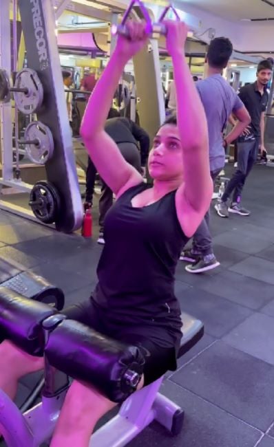 Jahnavi Killekar working out at the gym