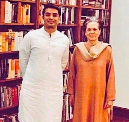 Jaiveer Shergill posing with Sonia Gandhi