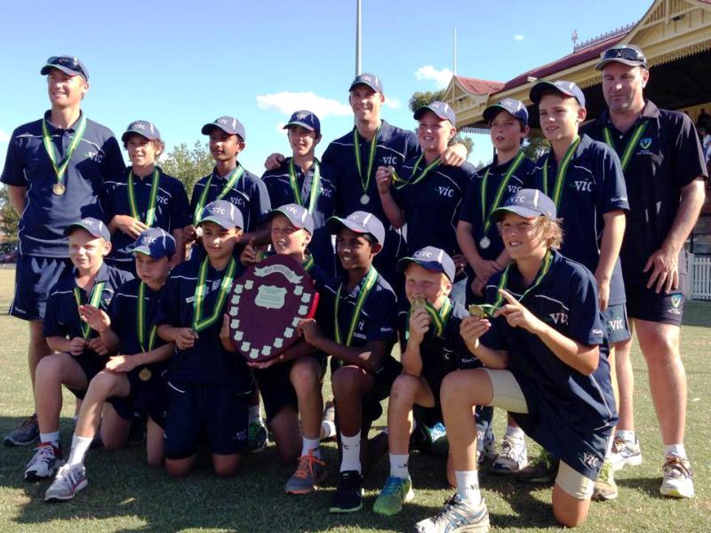 Jake Fraser-McGurk (leftmost in the bottom line) posing with the Ricky Ponting Shield