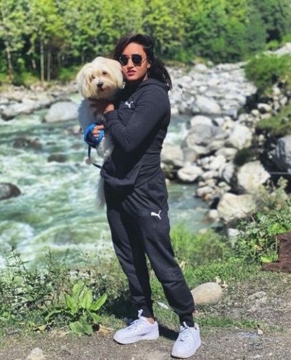 Jasmine M Moosa posing with her dog