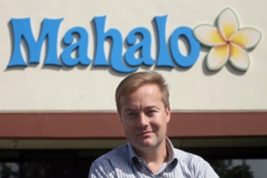 Jason Calacanis posing outside Mahalo head office