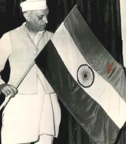 Jawaharlal Nehru posing with the final national flag