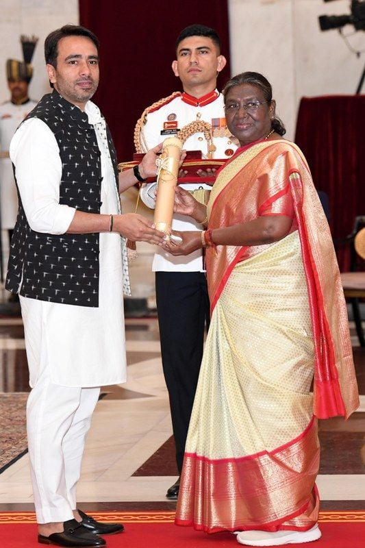 Jayant Chaudhary accepted the Bharat Ratna award conferred on Chaudhary Charan Singh by President Droupadi Murmu on 30 March 2024