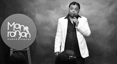 Jeetu Gupta while performing at his show Manoranjan as a standup comedian