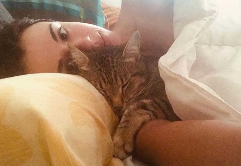 Jenna Kanell with a cat