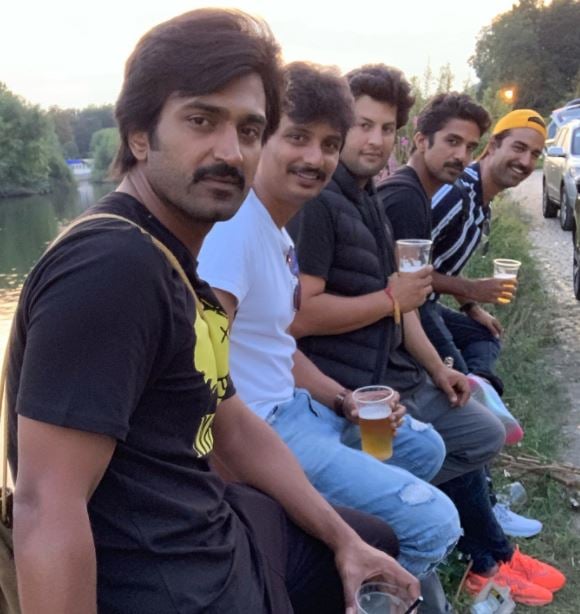 Jiiva enjoying beer with his friends
