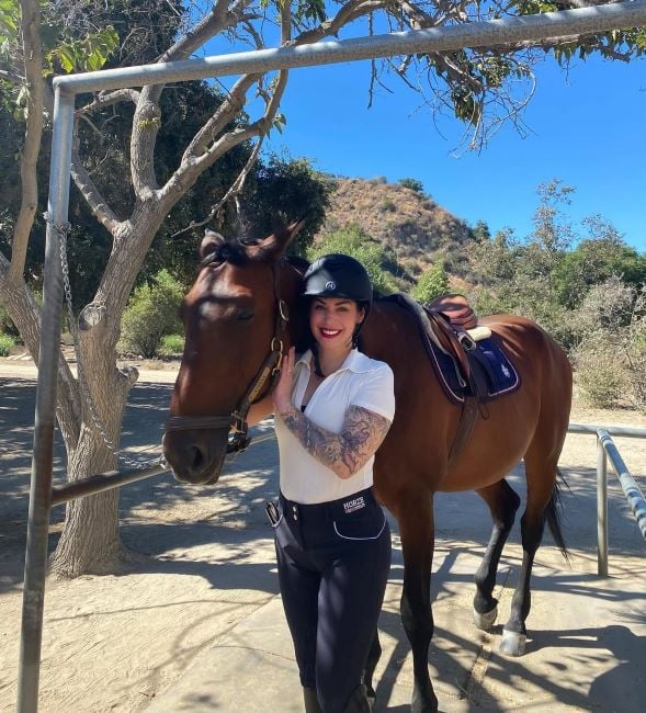 Jillian Lauren standing with a horse