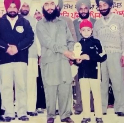 Jordan Sandhu collecting his trophy