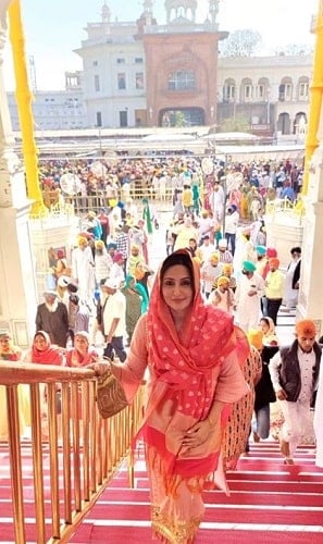 Juhi Babbar at a gurudwara