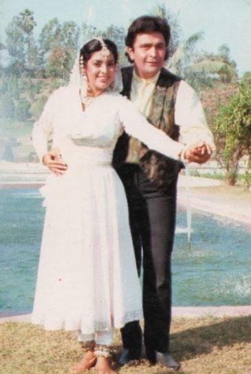 Juhi Chawla and Rishi Kapoor from the film Rishta Ho Toh Aisa!
