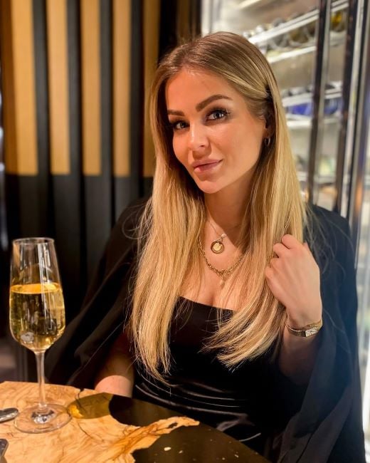 Julia Oemler with a glass of champagne