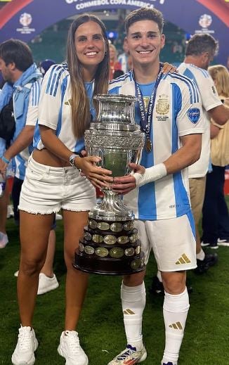 Julian Alvarez with his girlfriend, Maria Emilia Ferrero