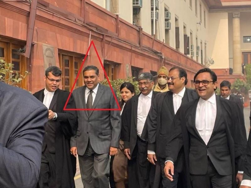 Justice Sanjiv Khanna with other advocates
