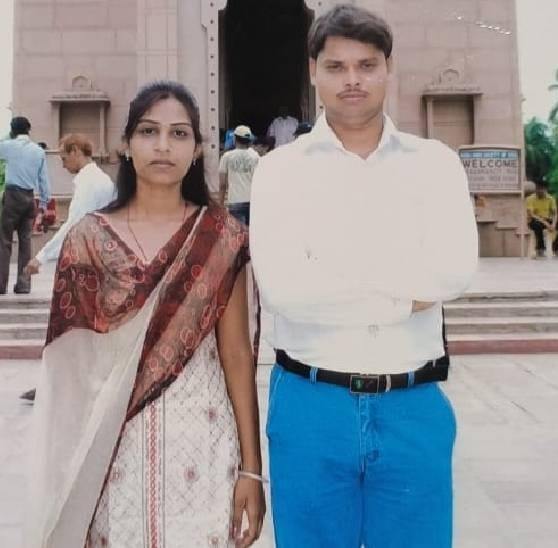Alok Maurya with his wife, Jyoti Maurya, in 2010s, a few days after their marriage
