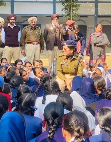 Jyoti Yadav interacting with kids at a school in Punjab