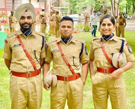 Jyoti Yadav with her batchmates on her Valediction Day