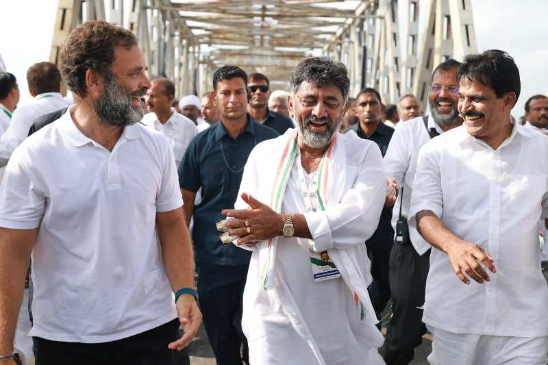 K. C. Venugopal with Rahul Gandhi and D. K. Shivakumar