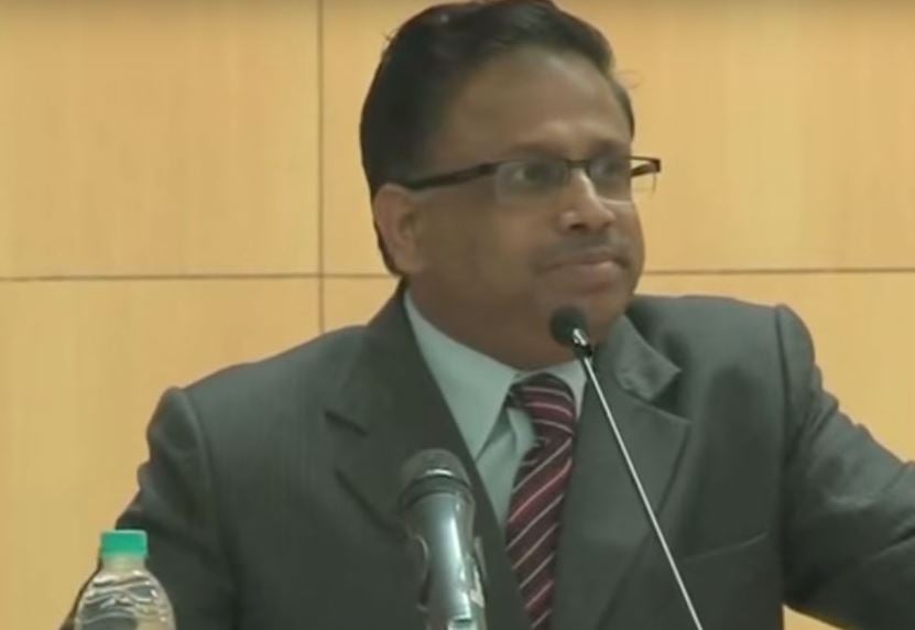 K. V. Viswanathan addressing the law students during a guest lecture