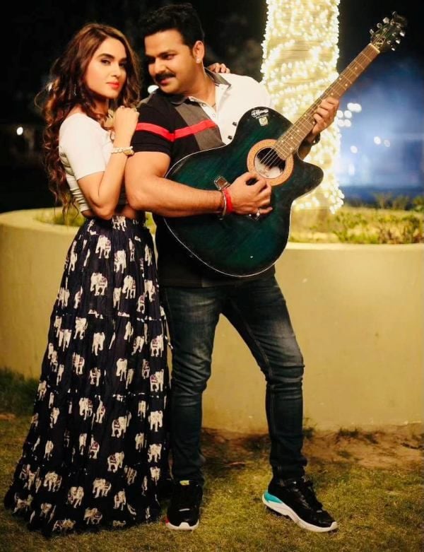 Kaavya Singh with Pawan Singh