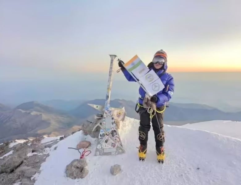 Kabak Yano at the summit of Mount Elbrus
