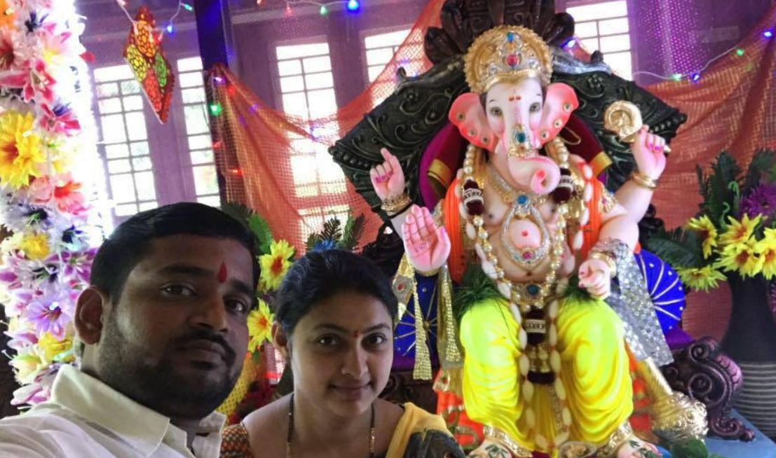 Kalyani Powar with the idol of Lord Ganesha