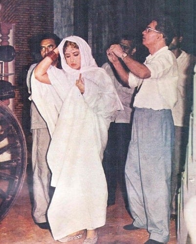 Kamal Amrohi on the sets of one of his films