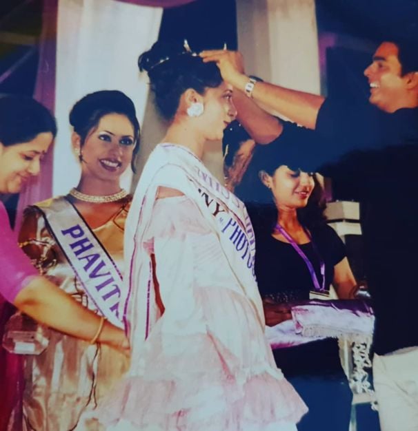 Kaniha getting crowed for Ms Chennai 2001