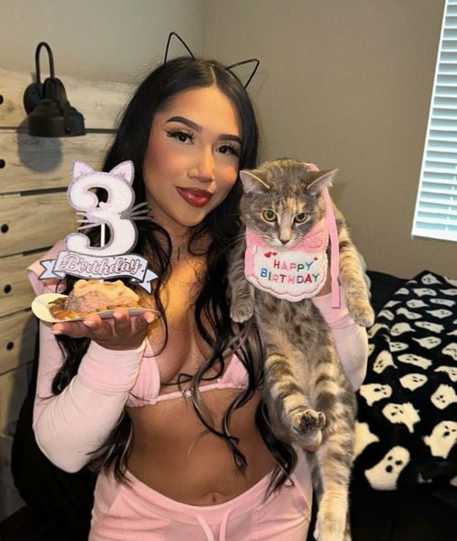 Karen Mendoza with her pet cat