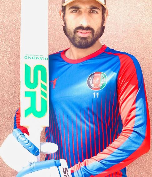 Karim Janat after signing a sponsor deal with Sporoot Sports