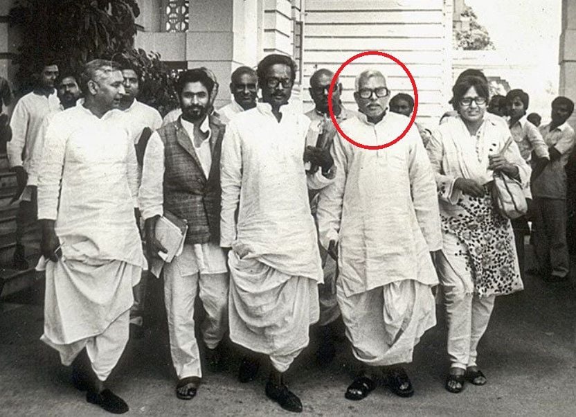 Karpoori Thakur campaigning during elections