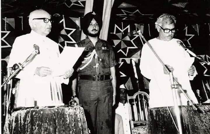 Karpoori Thakur (right) taking oath as the Chief Minister of Bihar for the second time