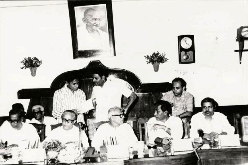 Karpoori Thakur (sitting, third from left) during a press conference about reservation policy