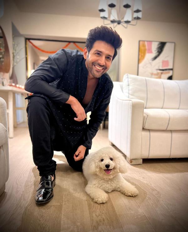 Kartik Aaryan and his pet, Katori