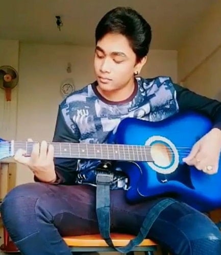 Kartikey Malviya playing a guitar