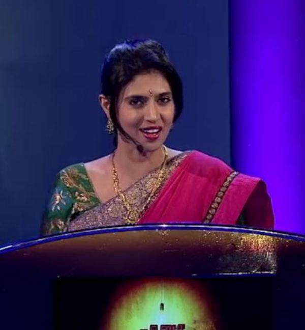 Kasthuri Shankar hosting a quiz show titled 