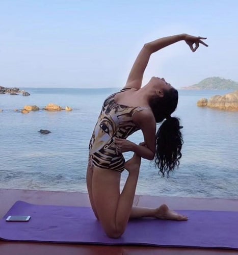 Kavita Kaushik doing yoga