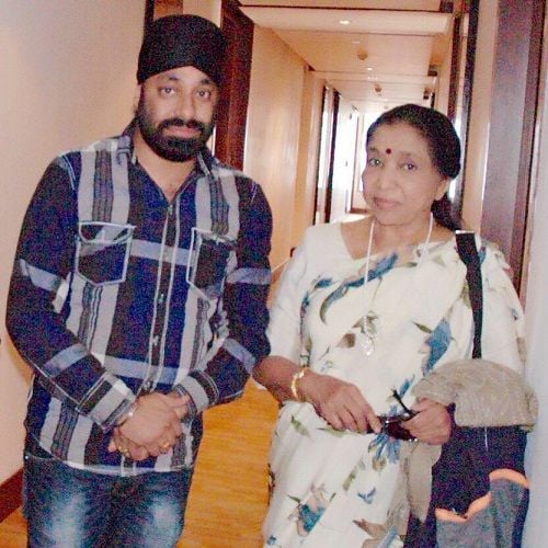 Kawaljit Bablu with Asha Bhosle