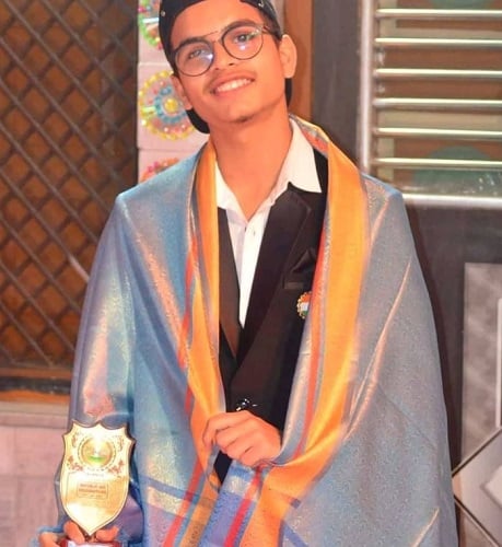 Kayden Sharma with his award