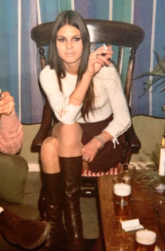 Kelly Piquet holding a cigarette while enjoying a glass of beer