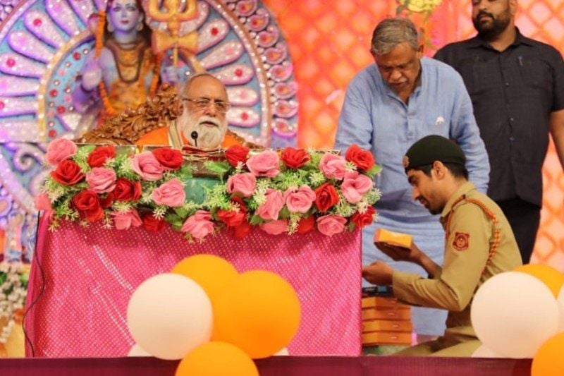 Keshav Sadhna at the sermon assembly of Brahmrishi Shree Kumar Swami