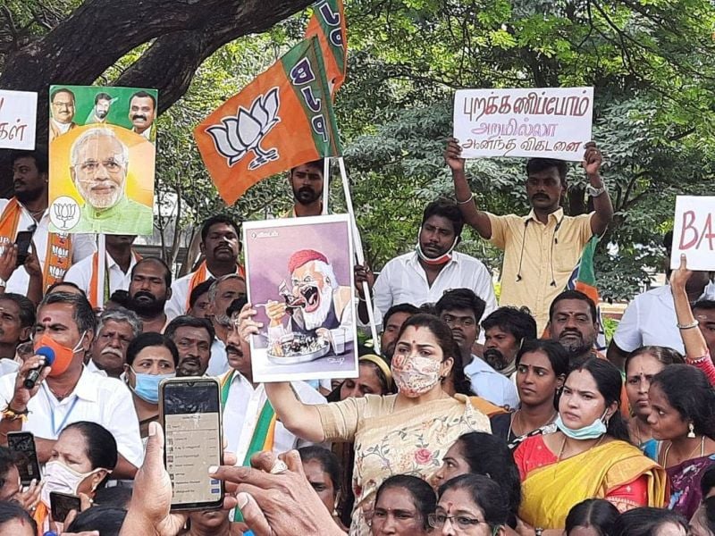 Khushbu Sundar protesting for insulting Narendra Modi in 2021